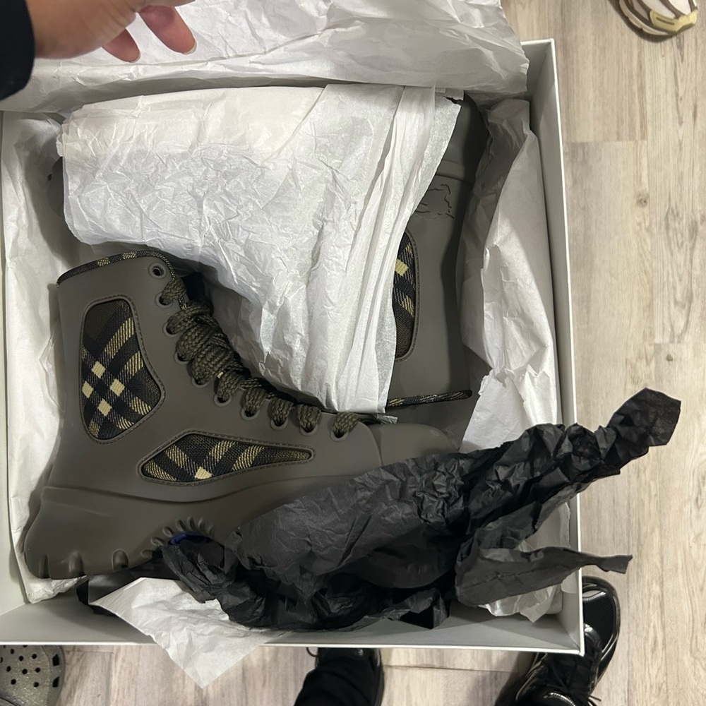 Burberry Men's Boots in Olive and Black - Picture 3 of 3